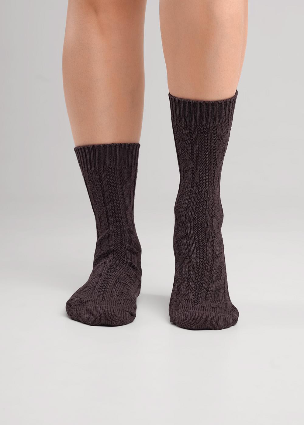 коричневый