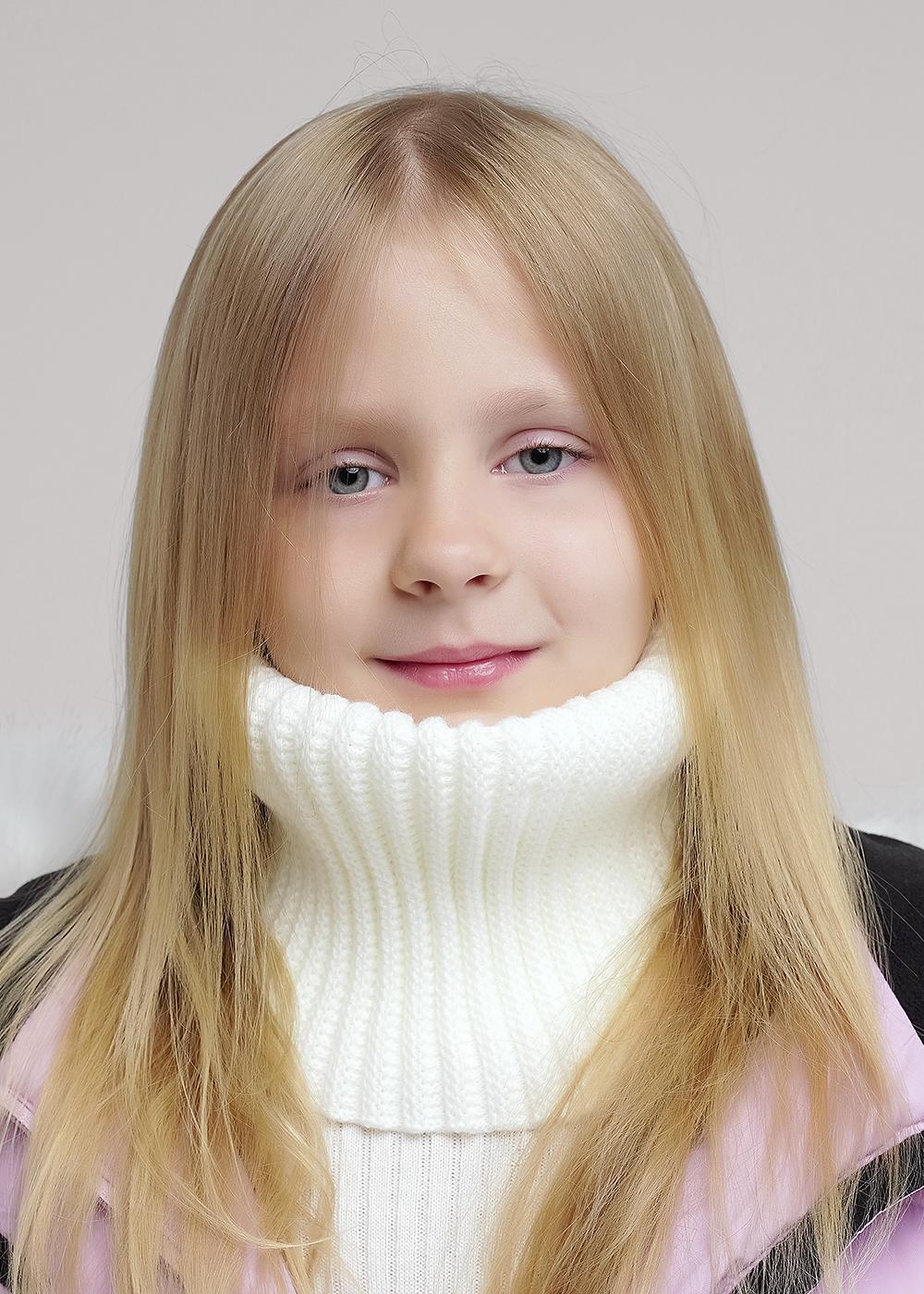белый