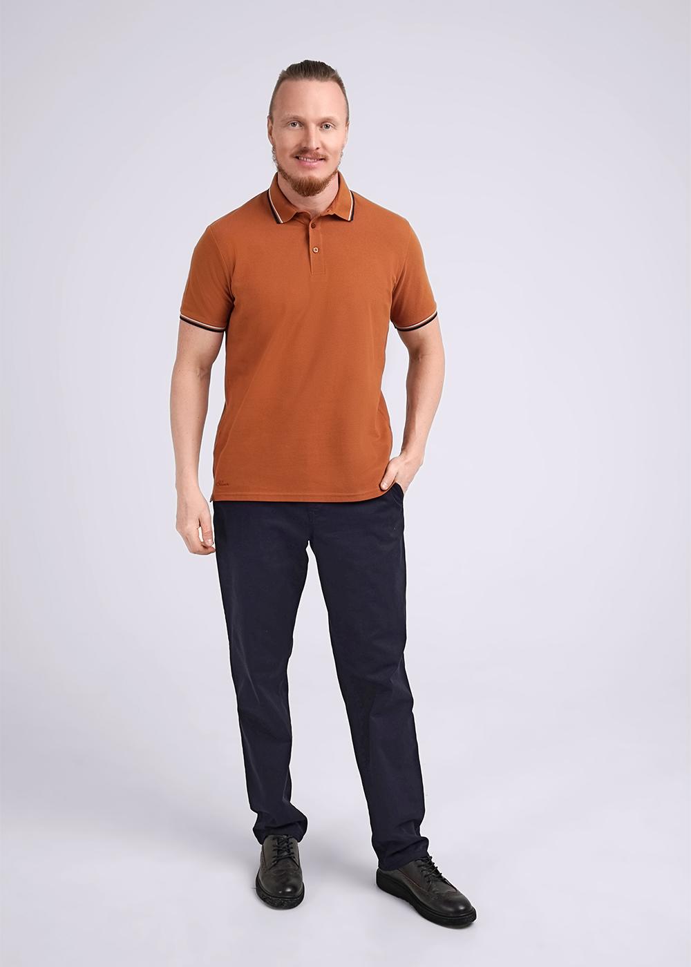 коричневый