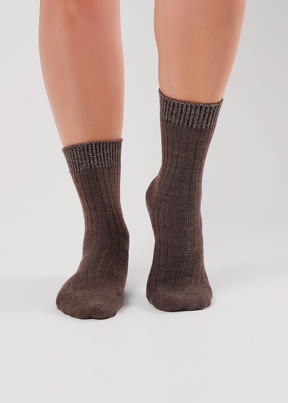 коричневый